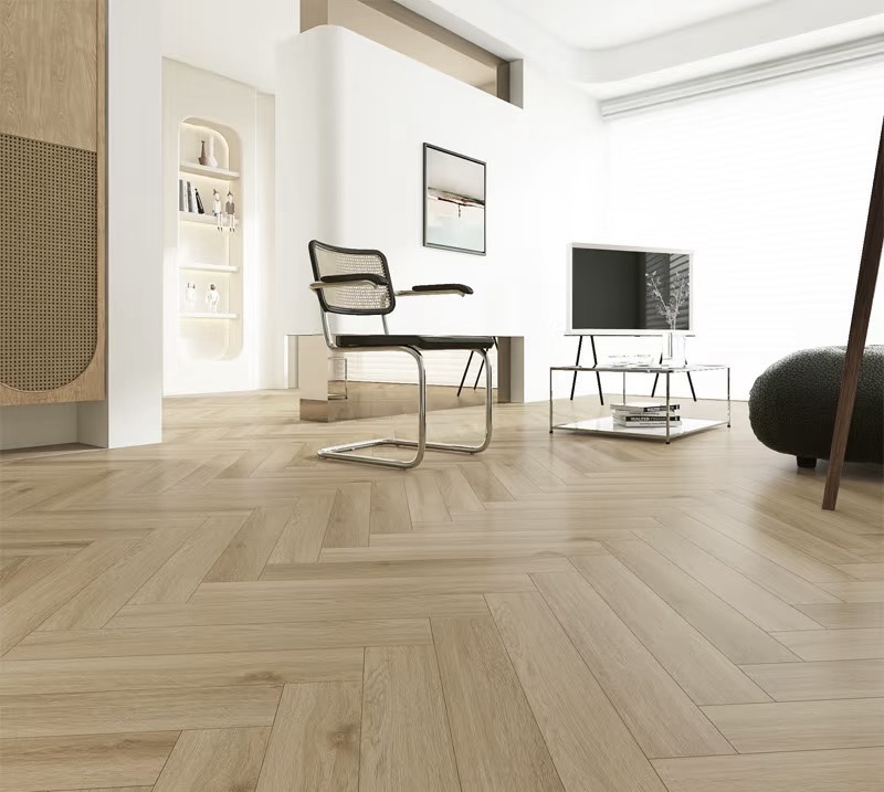 ارتقِ بغرفة معيشتك مع أرضيات Herringbone SPC: الأناقة والمتانة والسهولة